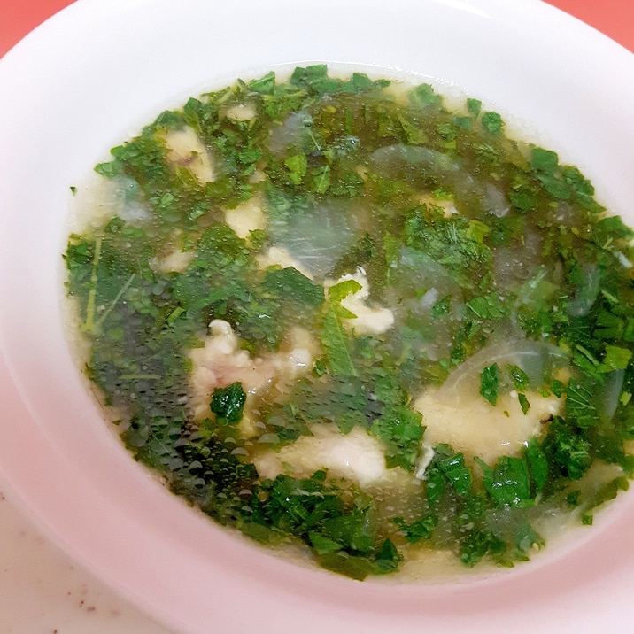 簡単!モロヘイヤと鶏肉のにんにくコンソメスープ♪